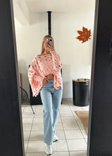 Charger l&#39;image dans la galerie, Pull crochet rose
