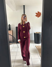 Charger l&#39;image dans la galerie, Ensemble bordeaux avec boutons dorés
