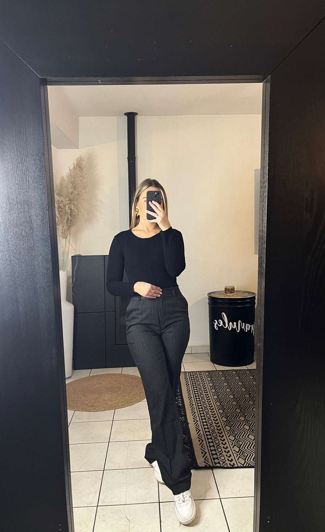 Pantalon rayé noir et gris