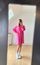 Charger l&#39;image dans la galerie, Robe chemise en lin fuchsia
